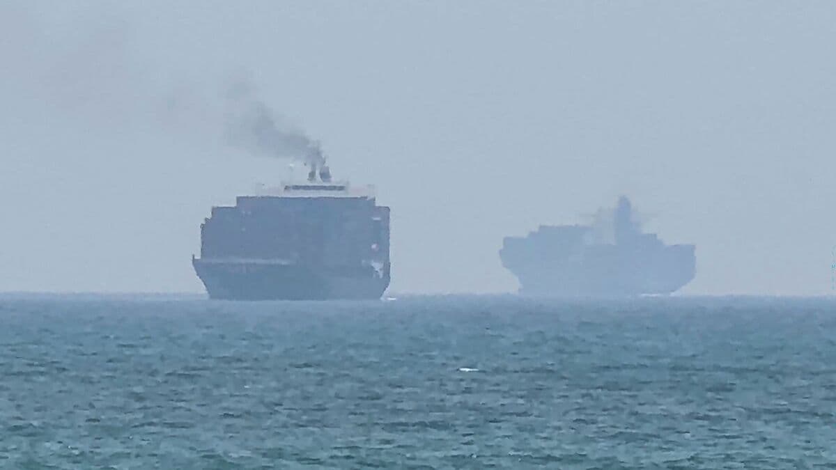 Fresh Strikes Threaten US Iran Talks