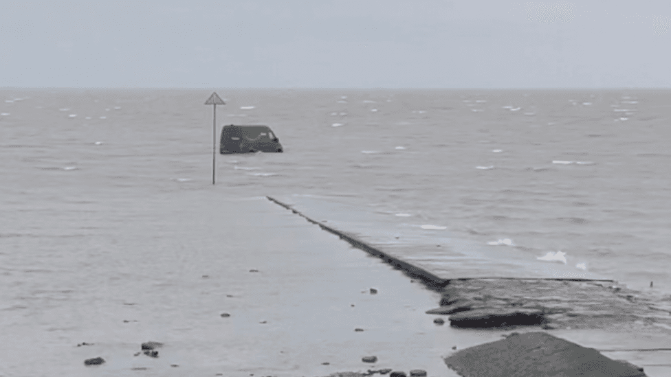 Delivery van 'stuck on deadliest mudflat footpath'